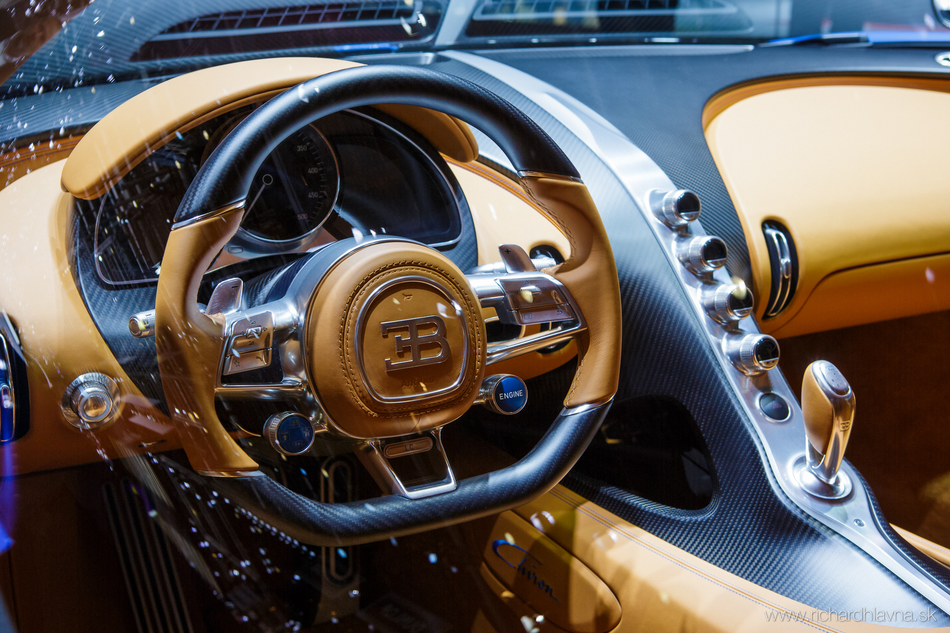 Autosalón Ženeva 2016 - Bugatti Chiron